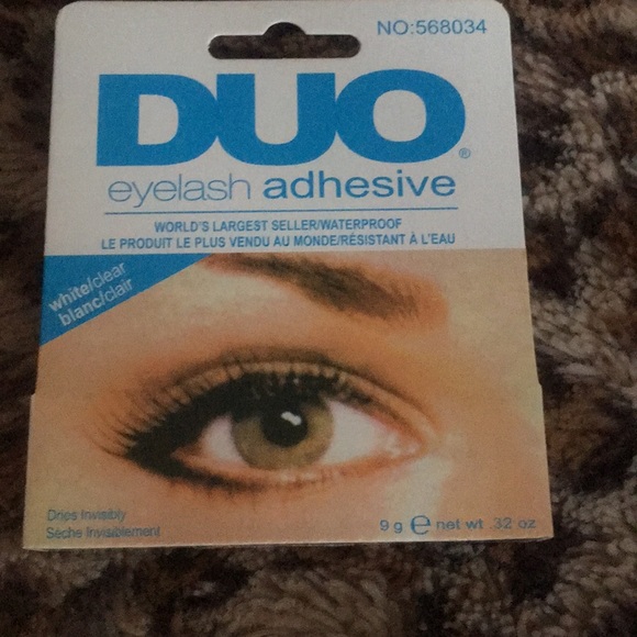 Eyelash glue - Picture 1 of 2